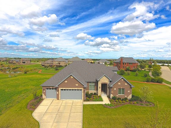 2nd image of 15709 Jeanne Ln