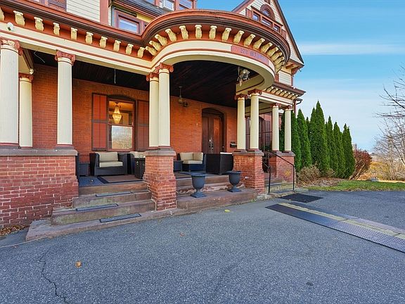 3rd image of 270 Maple St