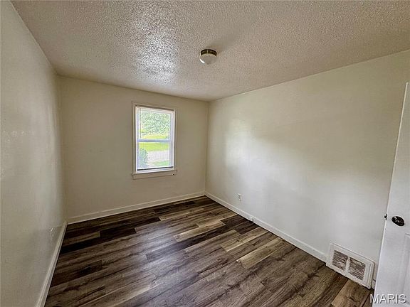 5th image of 4533 Stivers St