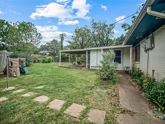3rd image of 1706 College Dr