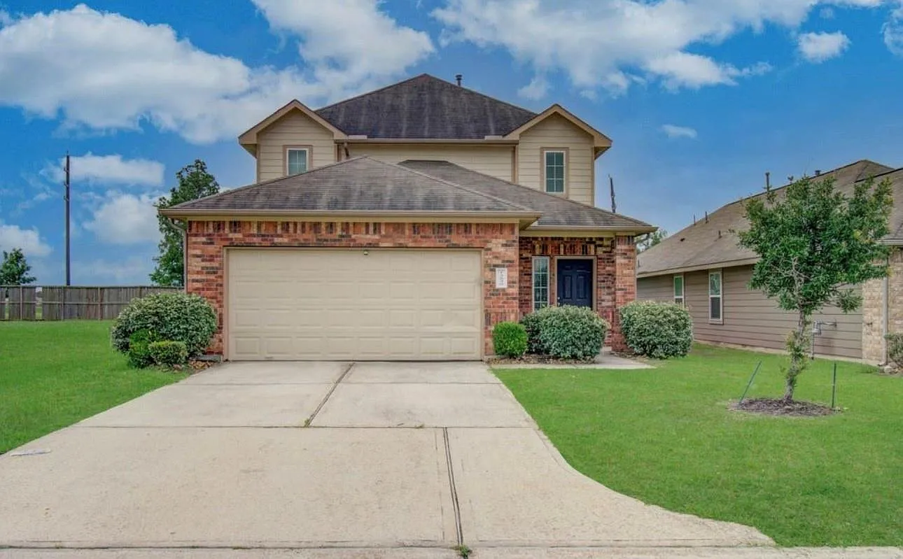 4 bed, 2.5 bath, 2780 sqft, $2,799 — Photo 1
