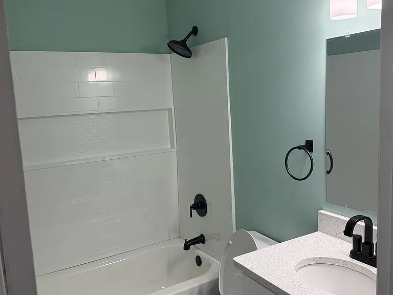 2705 Pretty Lake Ave #B — Photo 3