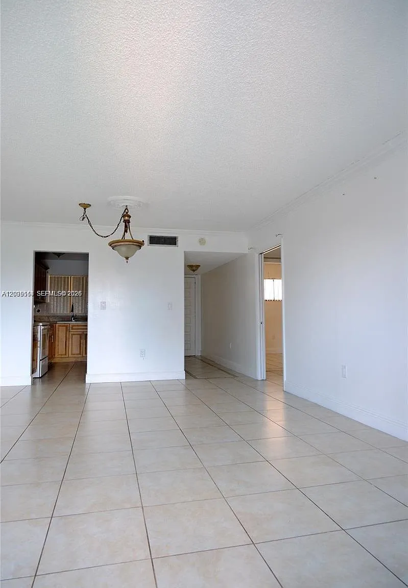 Victory Gardens Condo — Photo 4