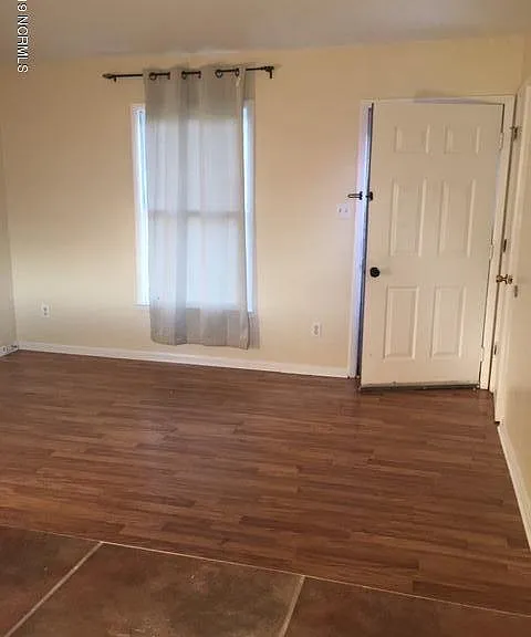 1062 Birchwood Ln — Photo 6