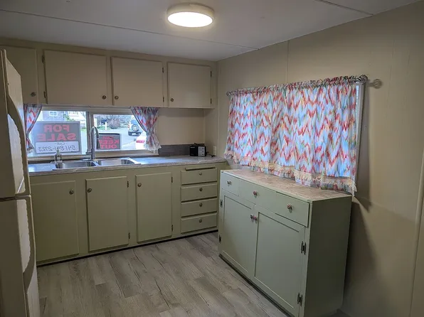 157 12th St Space 40, Springfield, OR 97477