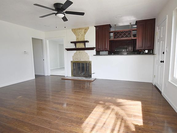 4th image of 1040 2nd Ave