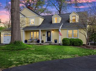 629 Meadowridge Ln, Saint Louis, MO