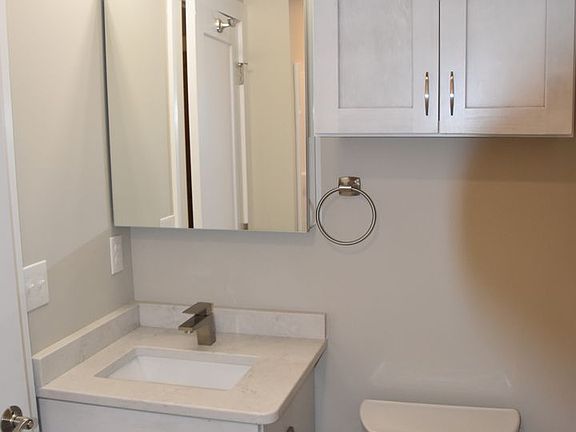 4th image of 4 Bay Rd #202