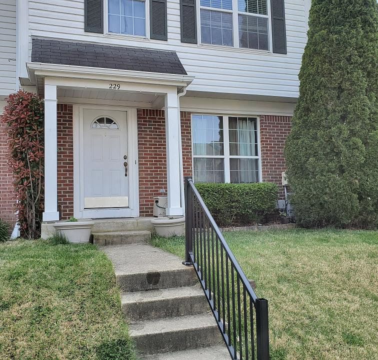 2nd image of 229 Edge Creek Ln