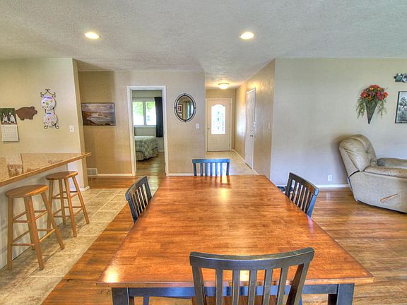 3rd image of 2026 Jensen Ave
