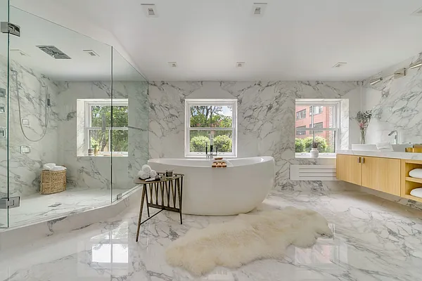 Sold by Compass | media 21