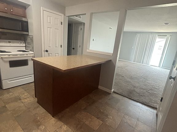 4th image of 133 W Rosewood Ave #1