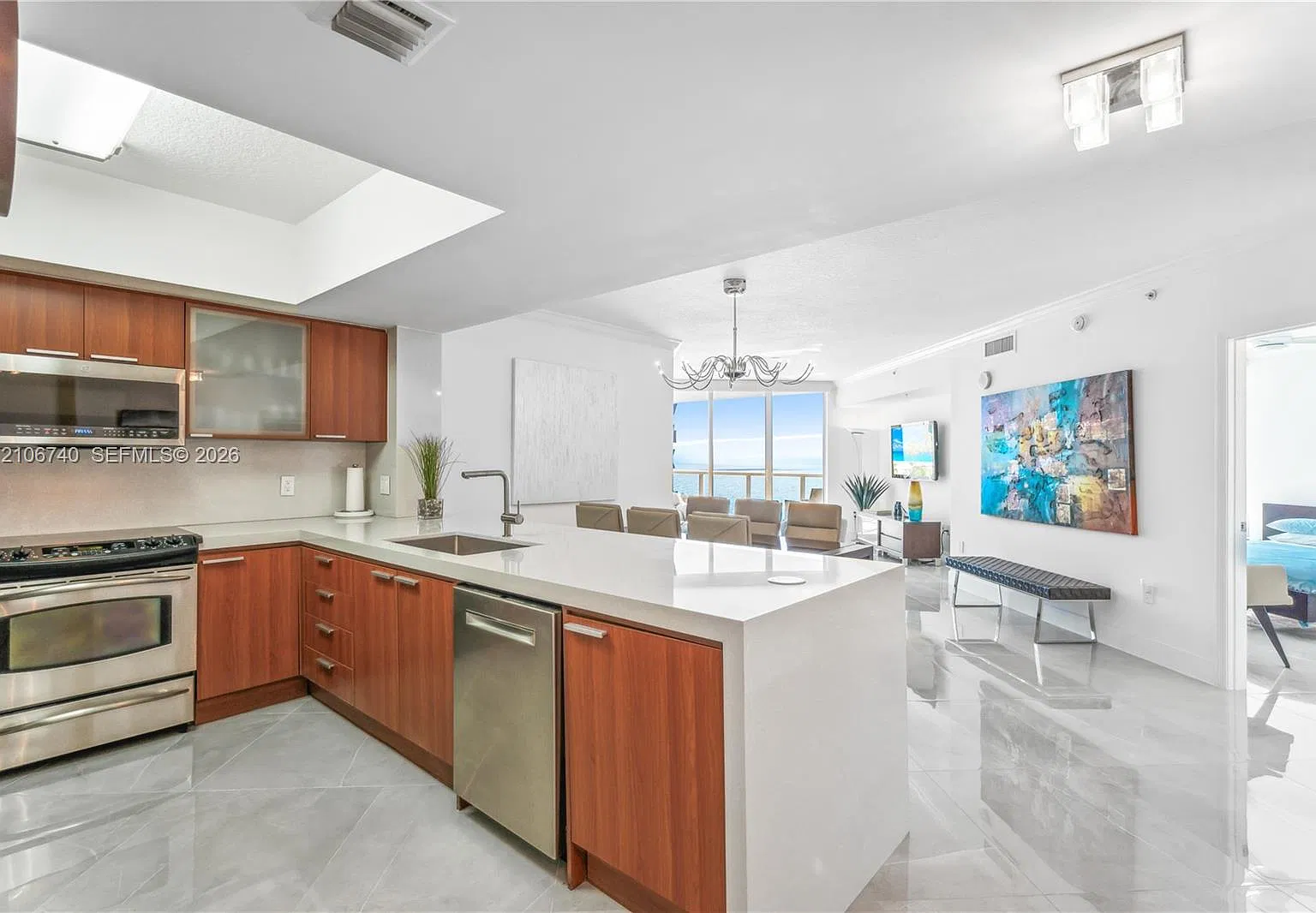 La Perla Condo — Photo 2