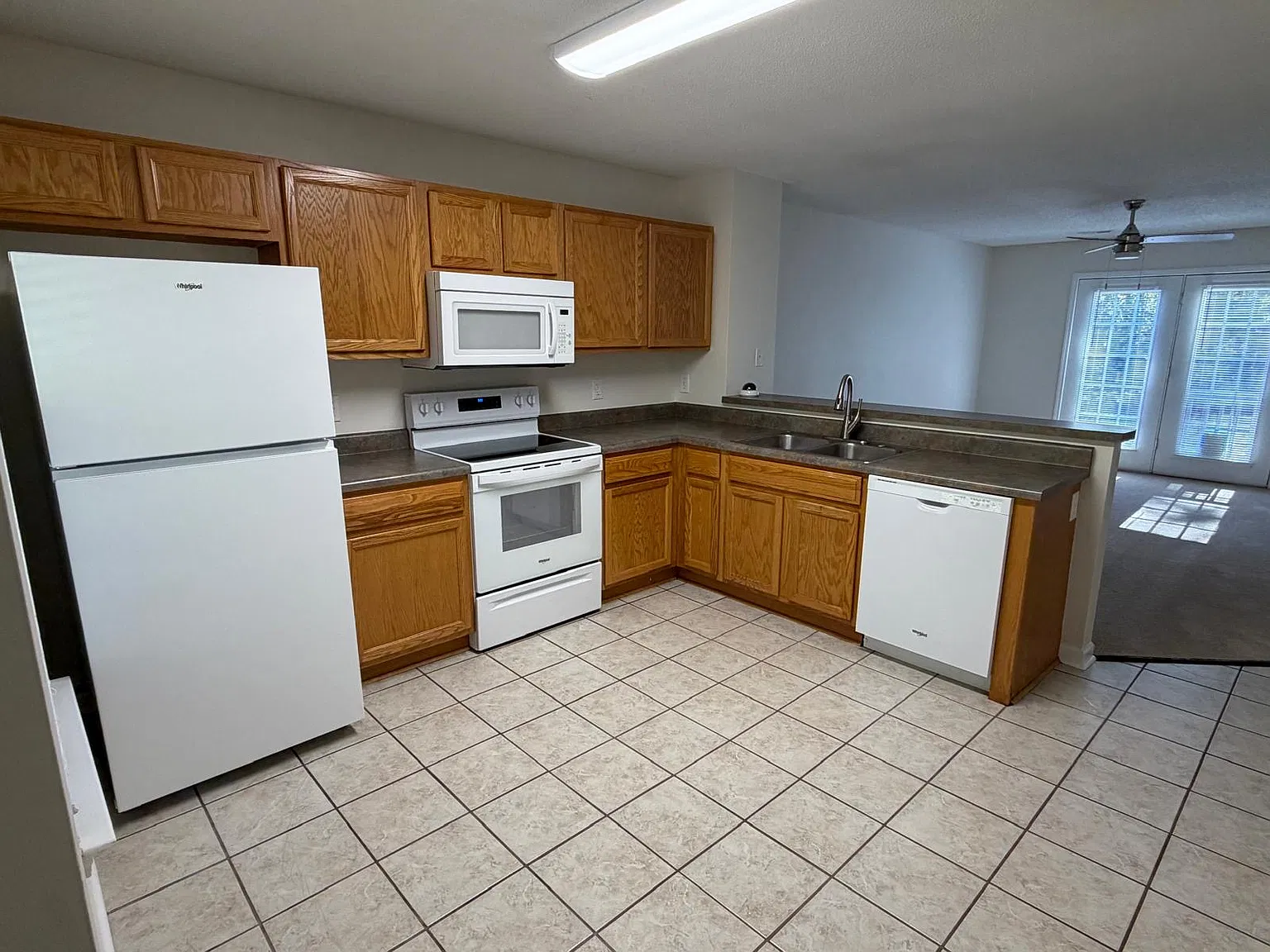 2 bed, 1.5 bath, 1050 sqft, $1,325 — Photo 2