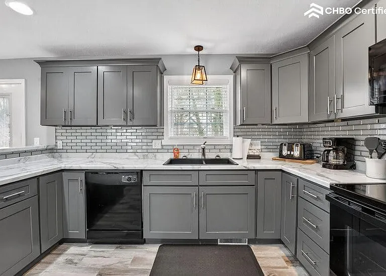 2136 Collins St — Photo 16