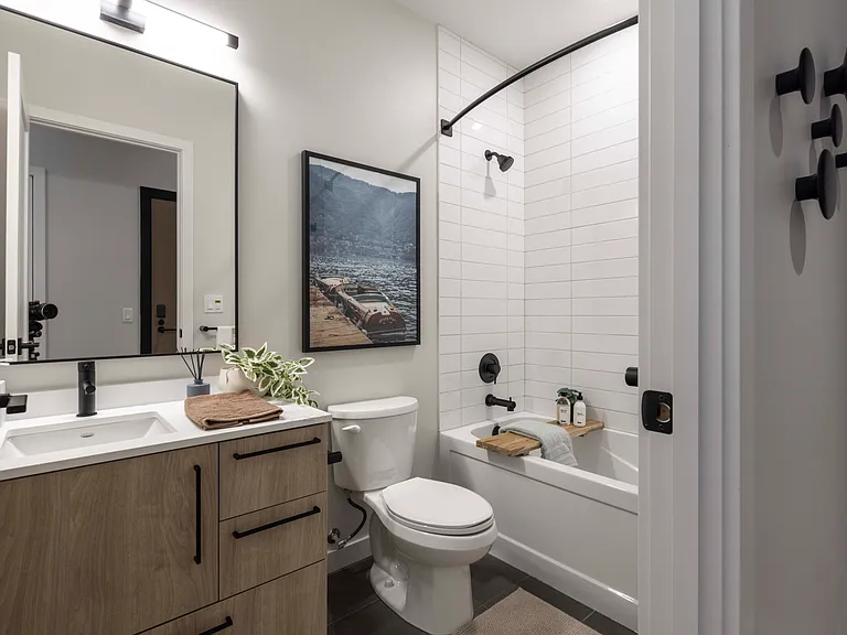 150 Hollywood Ct — Photo 32