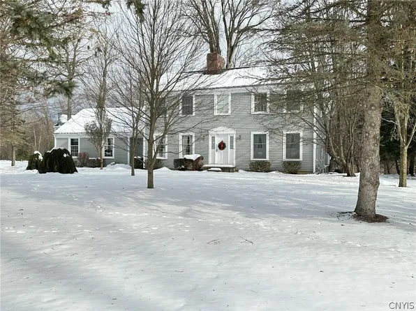 2 Silver Birch Ct, New Hartford, NY 13413