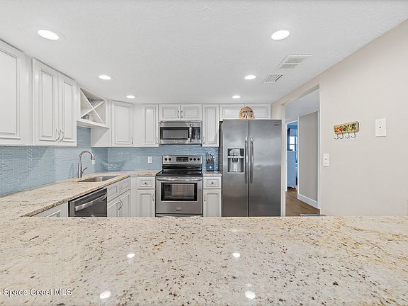 4th image of 545 Garfield Ave APT 402