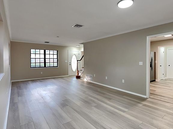 5th image of 426 Lincoln Ave