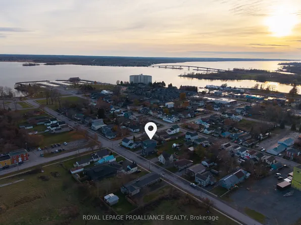 84 S George St, Belleville, ON K8N 3H1