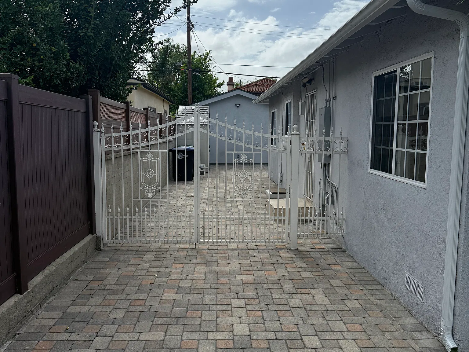 3 bed, 1394 sqft, $4,300 — Photo 2