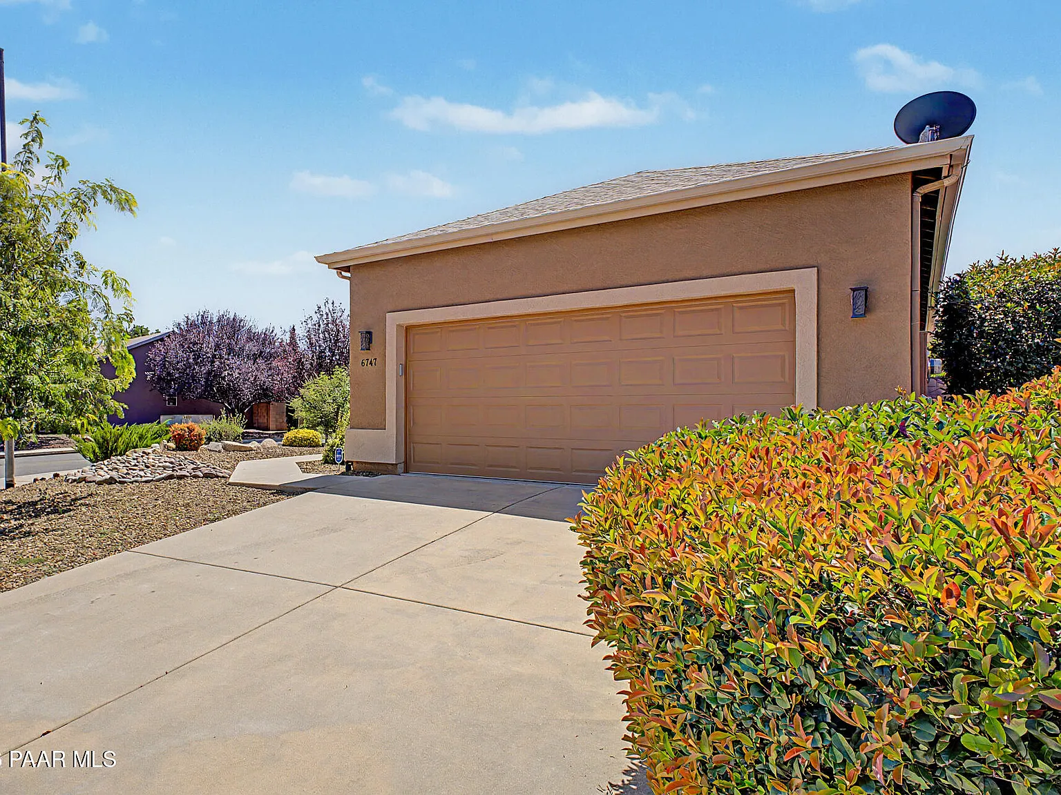 3 bed, 2.0 bath, 1358 sqft, $2,150 — Photo 2