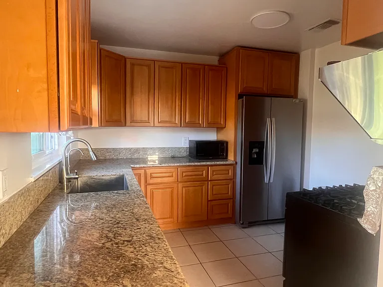 16732 Loukelton St — Photo 3