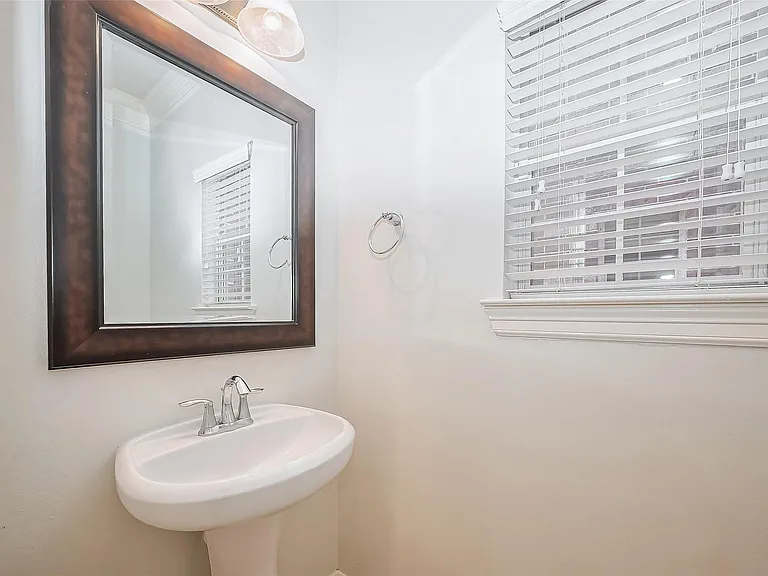 1522 Olive Park — Photo 17