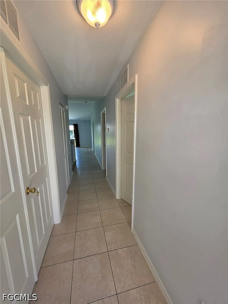 2 bed, 2.0 bath, 2250 sqft, $1,395 — Photo 2