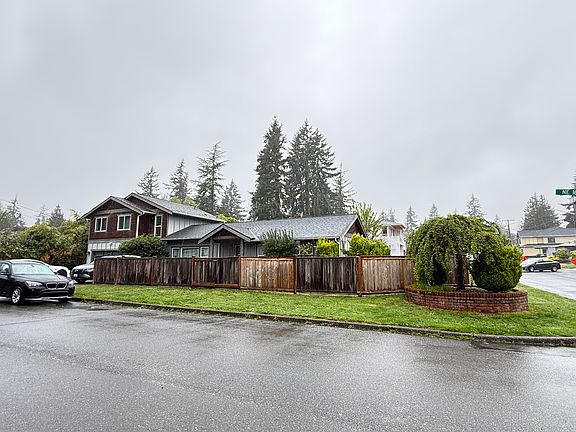 2nd image of 16710 NE 16th Pl