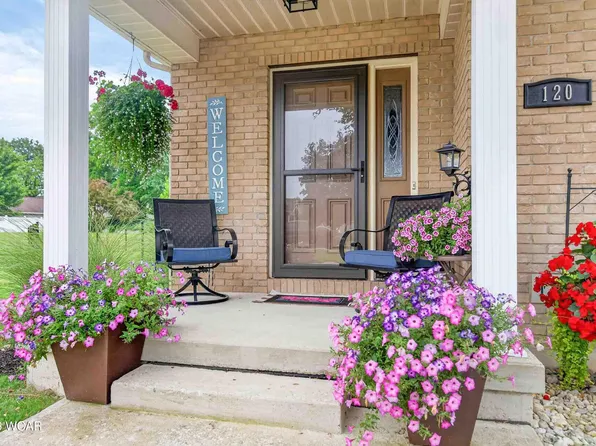 120 Village Green Dr, Sidney, OH 45365