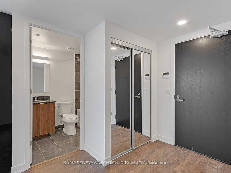 501 Yonge St #4802 — Photo 5