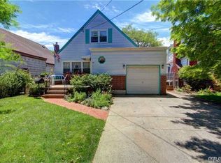 80 Vandewater Ave, Floral Park, NY 11001