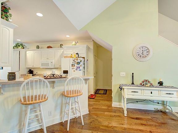 5th image of 506 Clement Cir