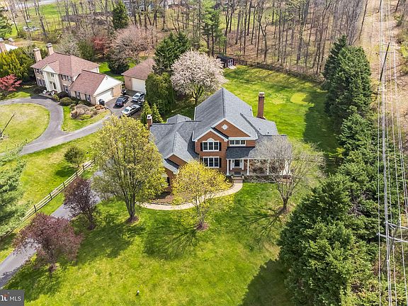 3rd image of 4401 Canterbury Ln