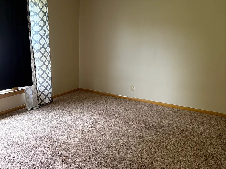 1385 Beaconfield Rd — Photo 17