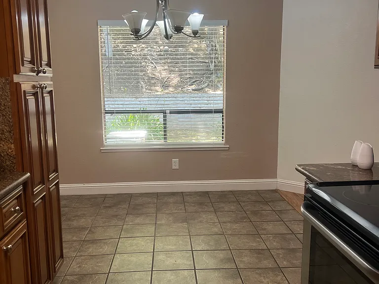 Kitchen nook/ dining area