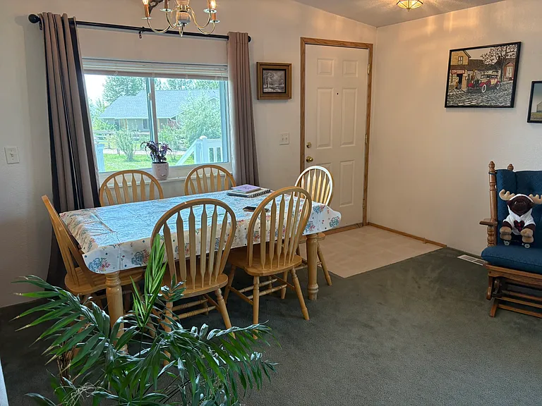 2424 Loyd Dr — Photo 10