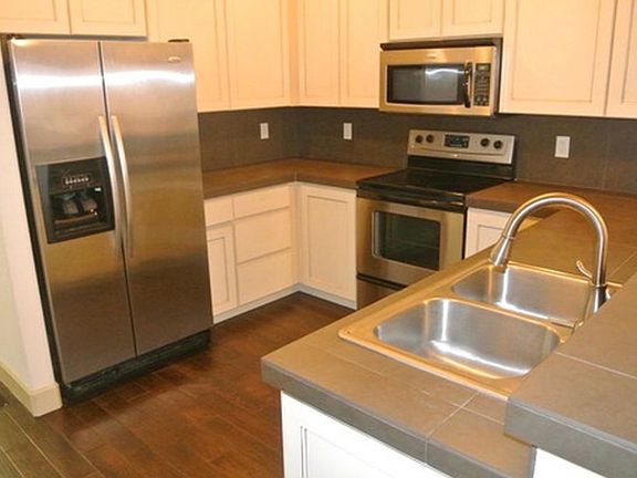 2nd image of 5718 NE 48th St