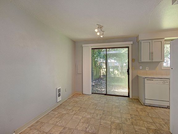 4th image of 14306 NE 14th Cir