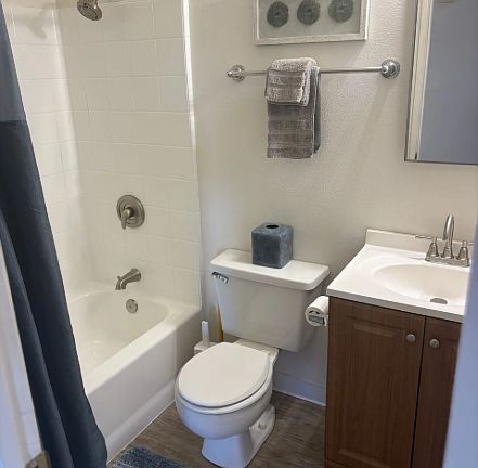 4th image of 244 Date Ave APT B