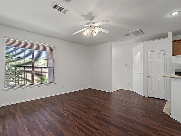 9201 Brodie Ln #203 — Photo 5