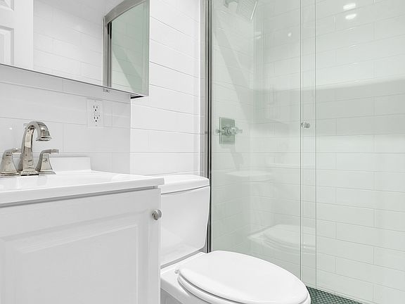 5th image of 344 E 85th St APT Lg