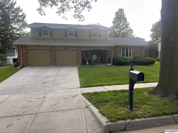 1621 Broadmoore Dr, Lincoln, NE 68506