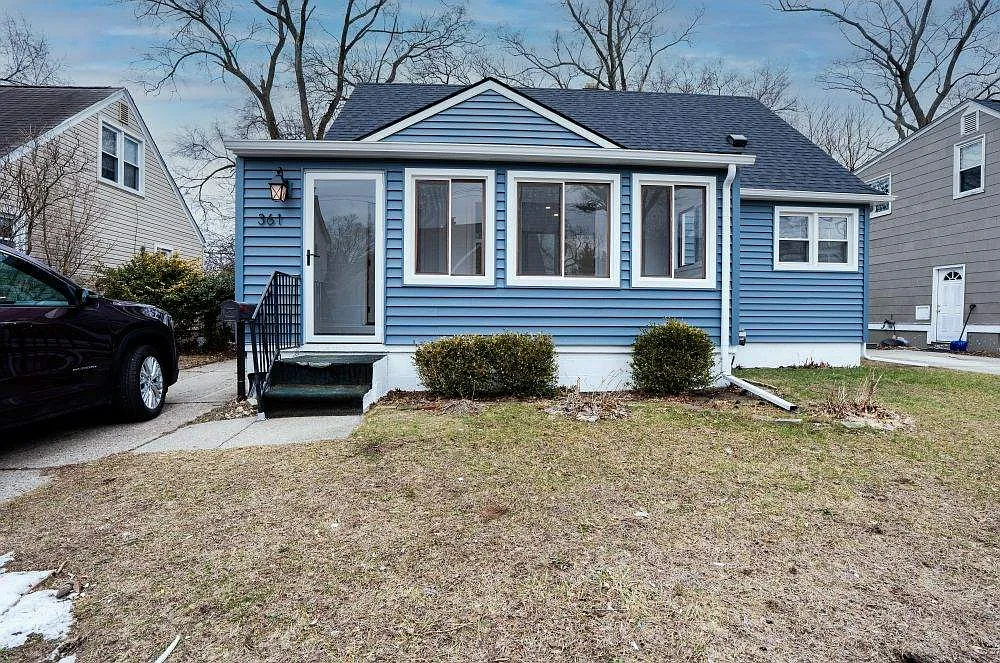 361 Adams Ct photo 1