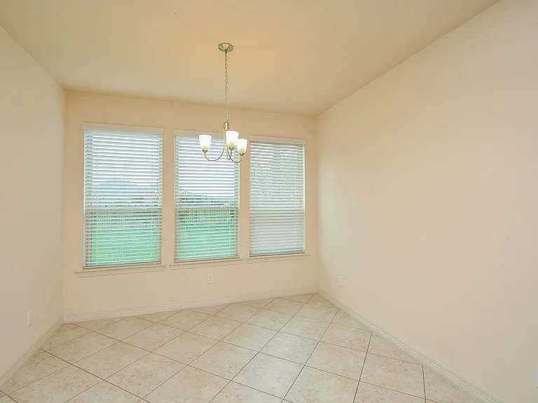 23610 Esperia St — Photo 7