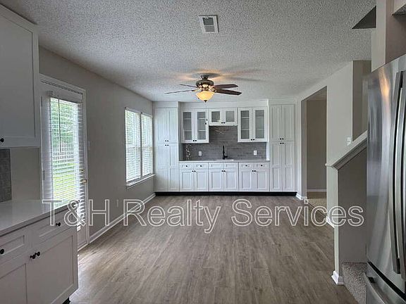 5th image of 14928 Drayton Dr
