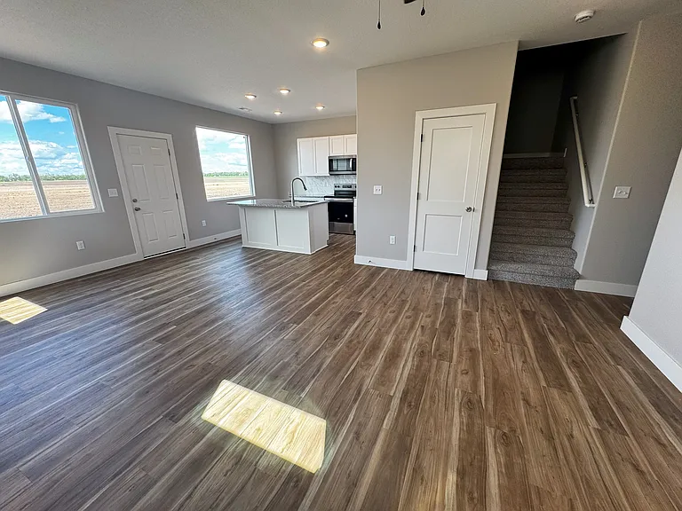 744 E Briarbrook Ct — Photo 12