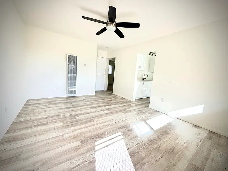 3913 Centre St #D — Photo 3