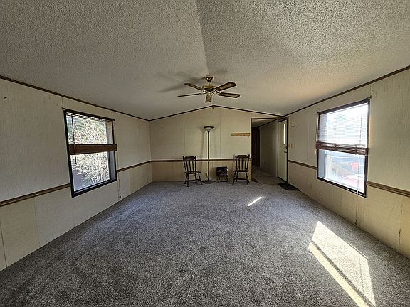 Living room photo 2